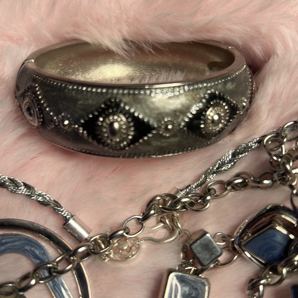 Lot Of Goodies - Picture 10 of 12